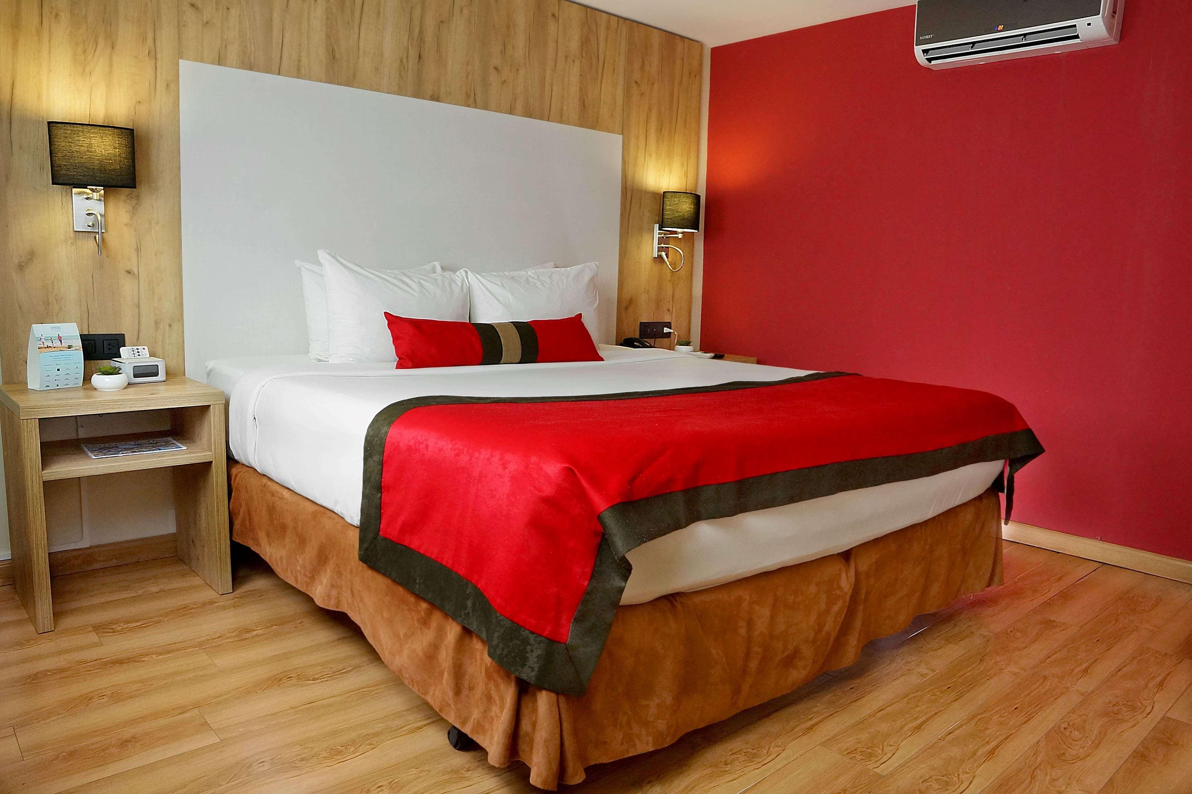 Ramada By Wyndham Via Argentina Hotel