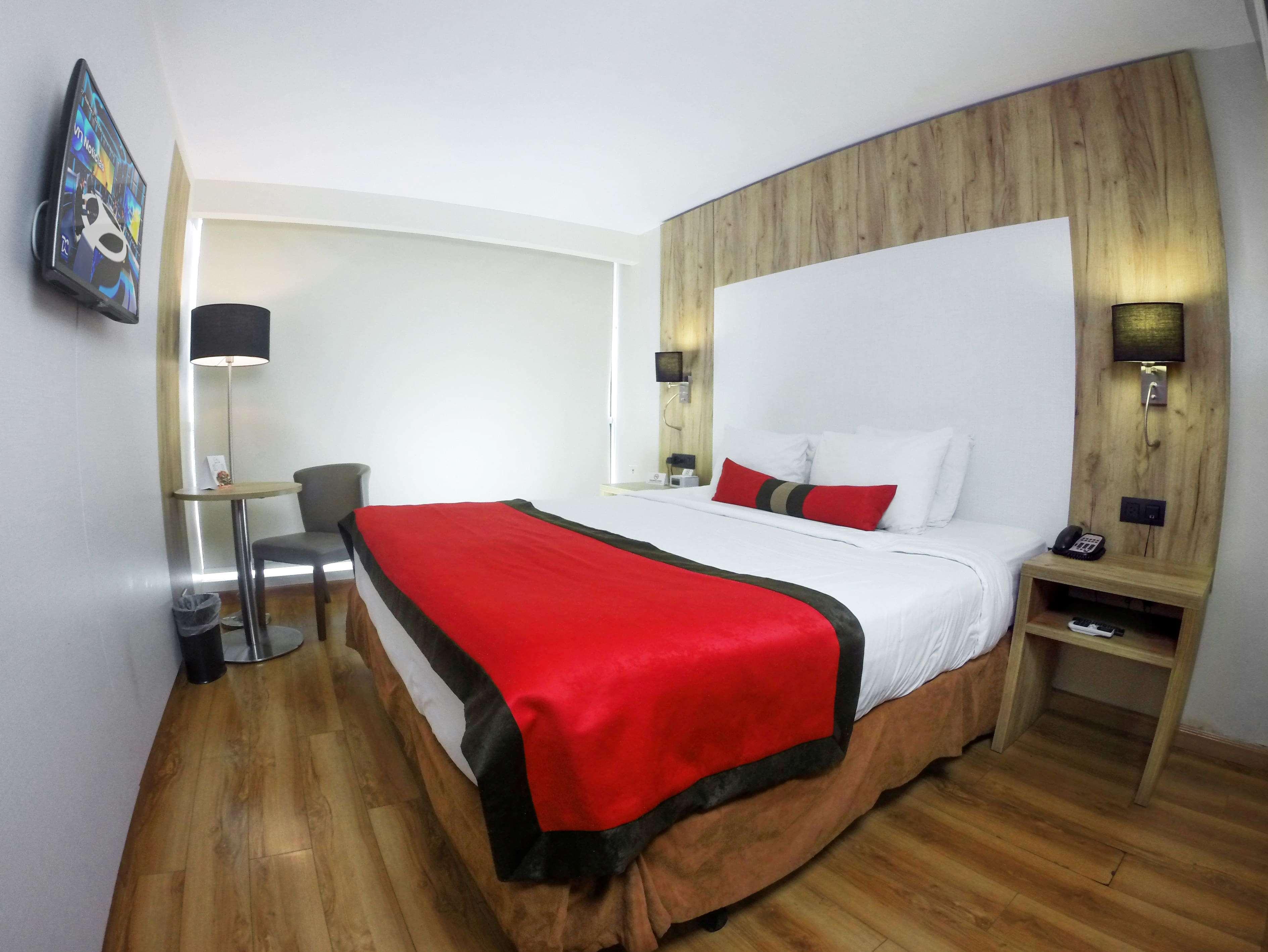 Ramada By Wyndham Via Argentina