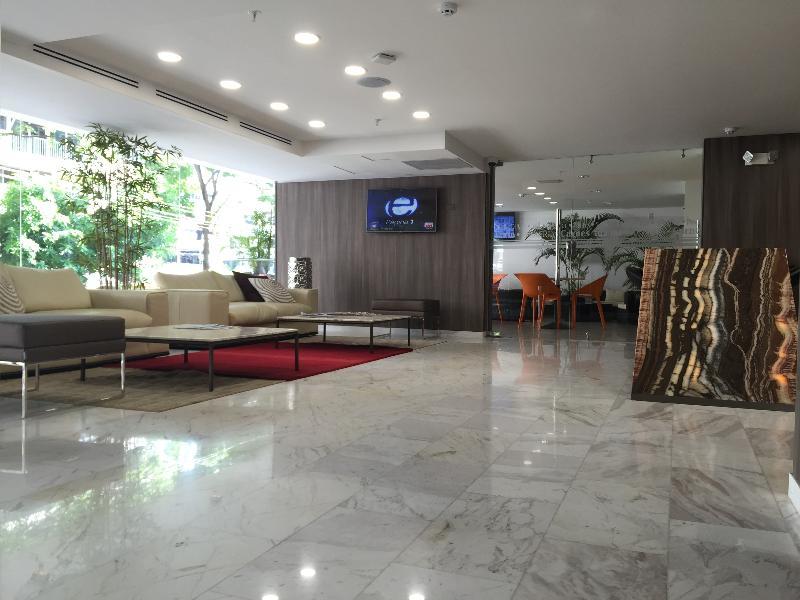 Ramada By Wyndham Via Argentina Panama Stadt