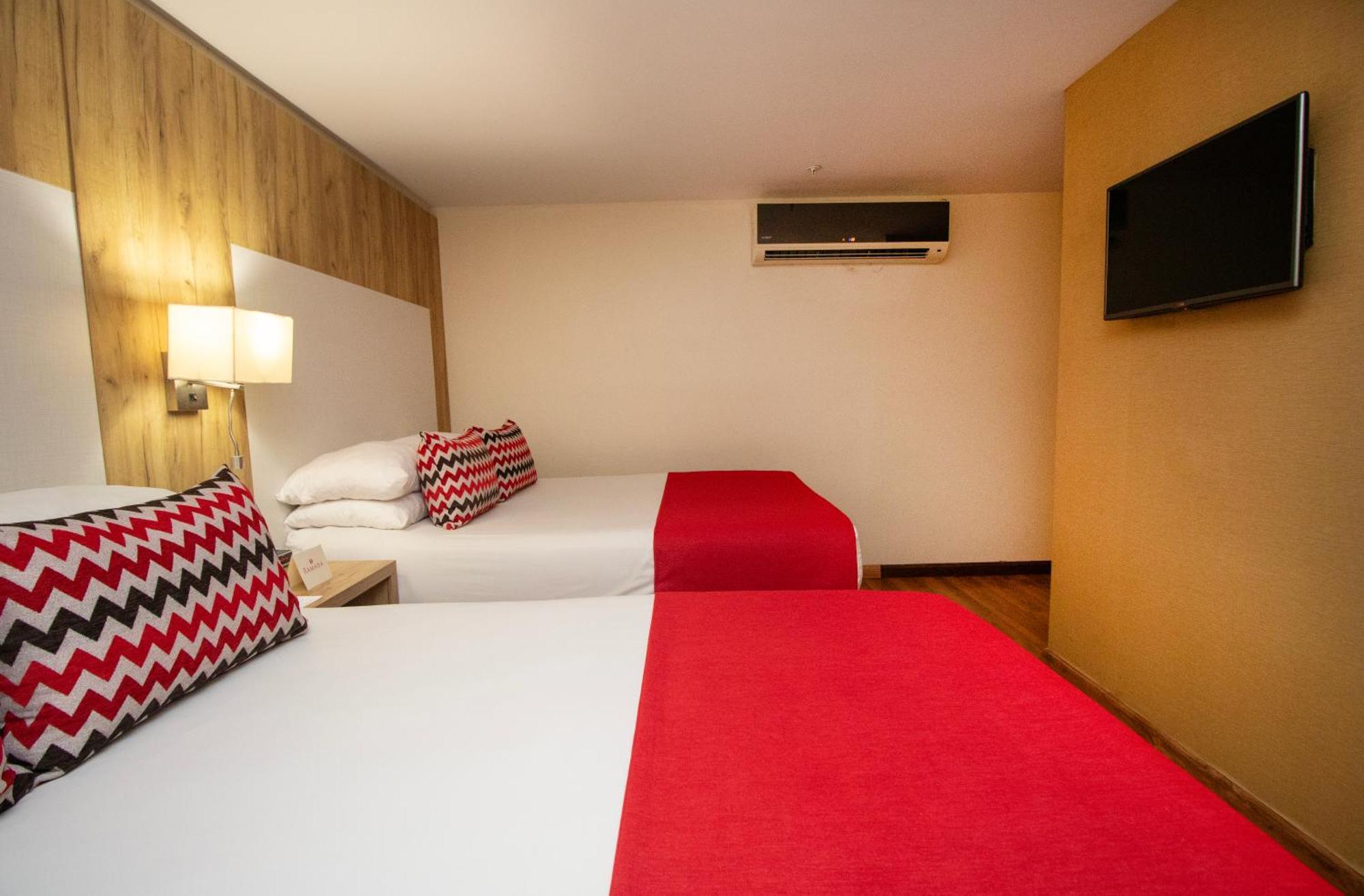 Ramada By Wyndham Via Argentina Hotel