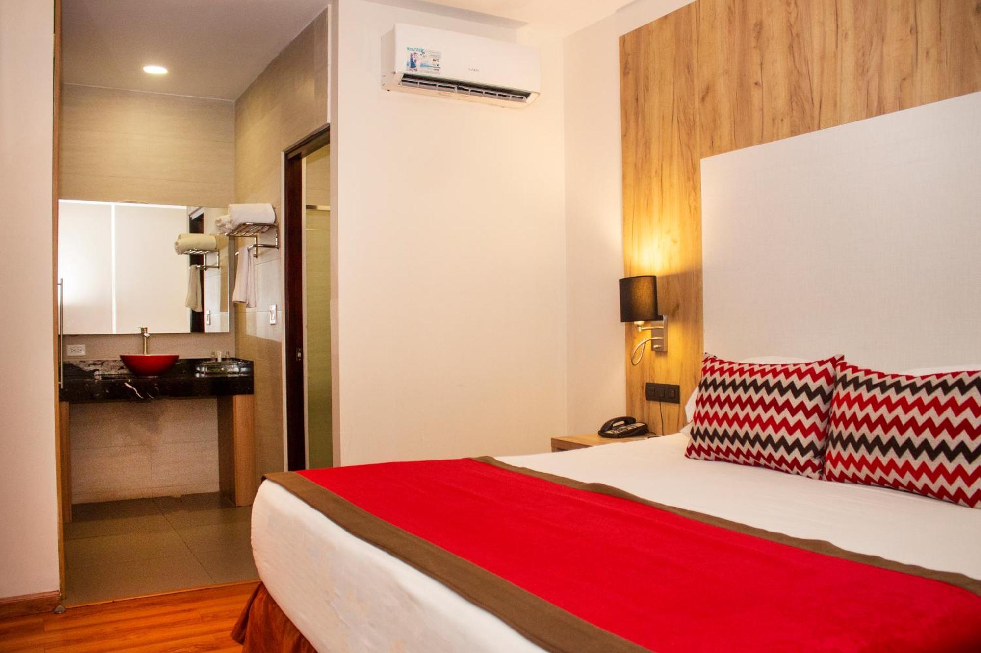 Hotel Ramada By Wyndham Via Argentina 4*