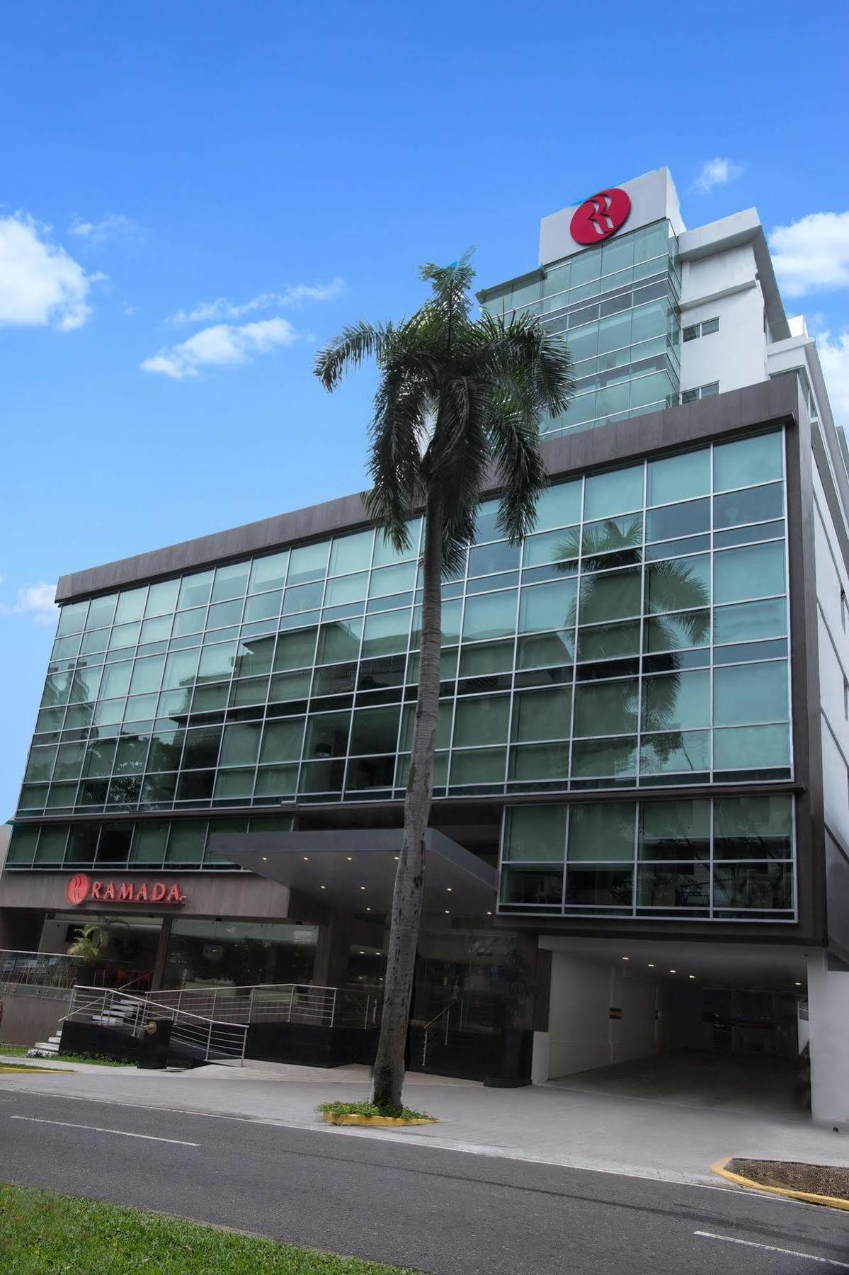 Ramada By Wyndham Via Argentina Hotel 4*