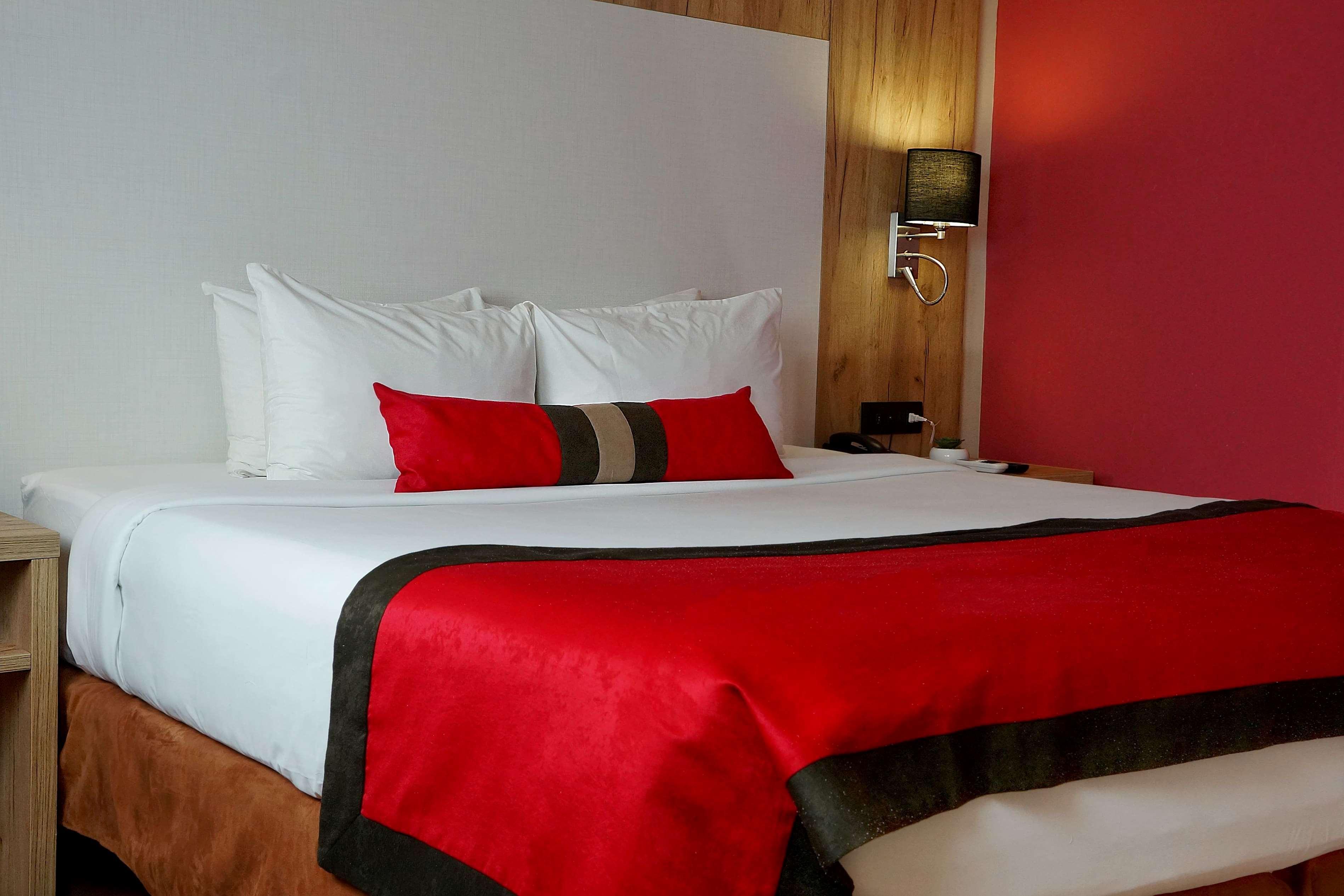 Ramada By Wyndham Via Argentina Hotel 4*