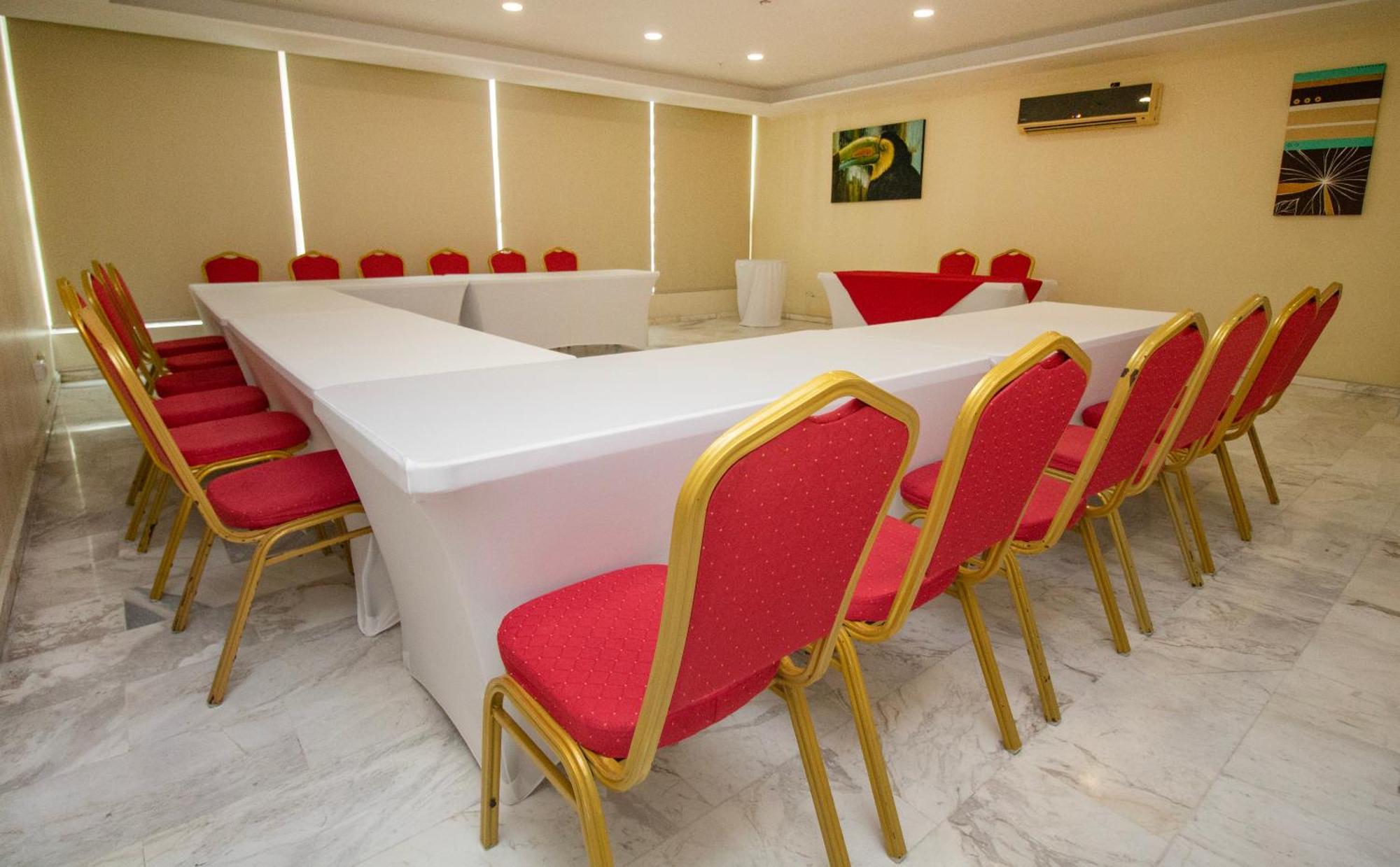 Ramada By Wyndham Via Argentina Hotel 4*